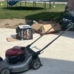 Honda Self-Propelled Push Mower – Runs Great, Tire Needs Repair