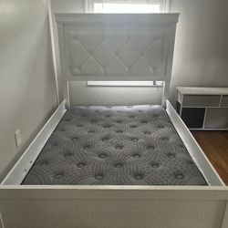 Queen Bed Set