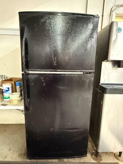 18 cu ft Refrigerator Freezer
