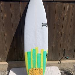 Sauritch 6’4 Step Up Surfboard (33 Liters)