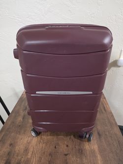 Samsonite Outline Pro Hard Shell 23"Carry-On luggage