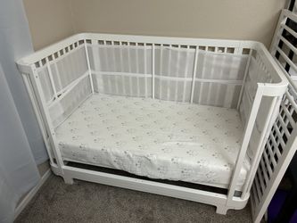 Delta Children 4-in-1 Crib + Newton Mattress : Gently Used