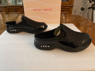 New Women’s Easy Spirit Travel Time Slip On Shoes - Size 11WW (Wide Width) - Black with Silver Studs