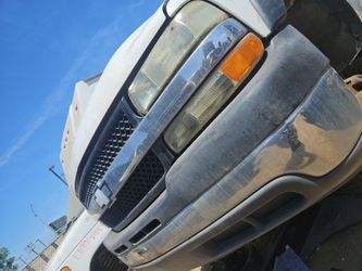 Part hd2500 hood grill bumper 02 oem