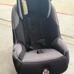 SAFETY 1ST CAR SEAT VERY LIGHT