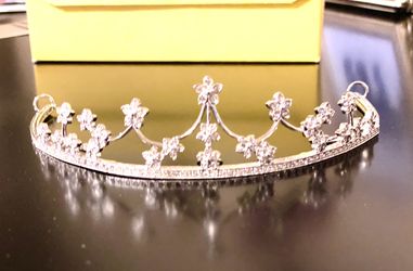 Nordstrom Swarovski Tiara in platinum - Like new!