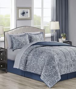 Brand New In Pack 8 Pieces King Size Reversible Bed In A Bag. Reg 100$. SheetSet Included
