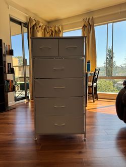 White Dresser w/ 6 drawers