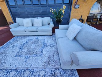 Beautiful Set 2 Couch totally Deep Clean Good Condition light gray color