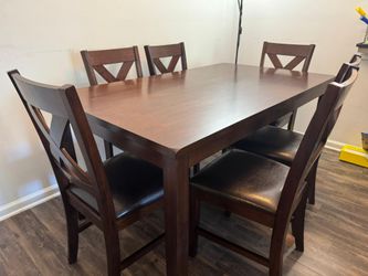 Dining table with 6 chairs - great condition