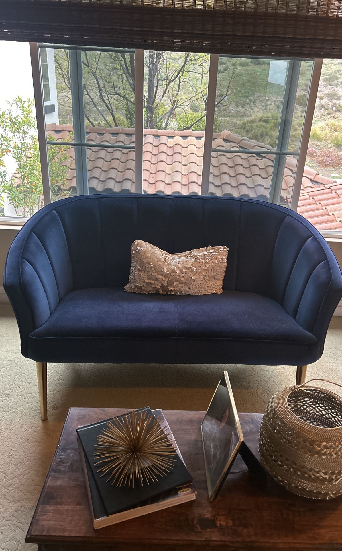 Accent couch