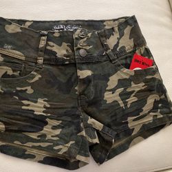Camouflage Shorts Size 5