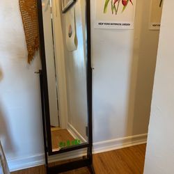 Standing mirror