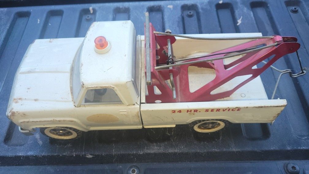1960s Tonka Tow Truck Model 11060 Stamped
