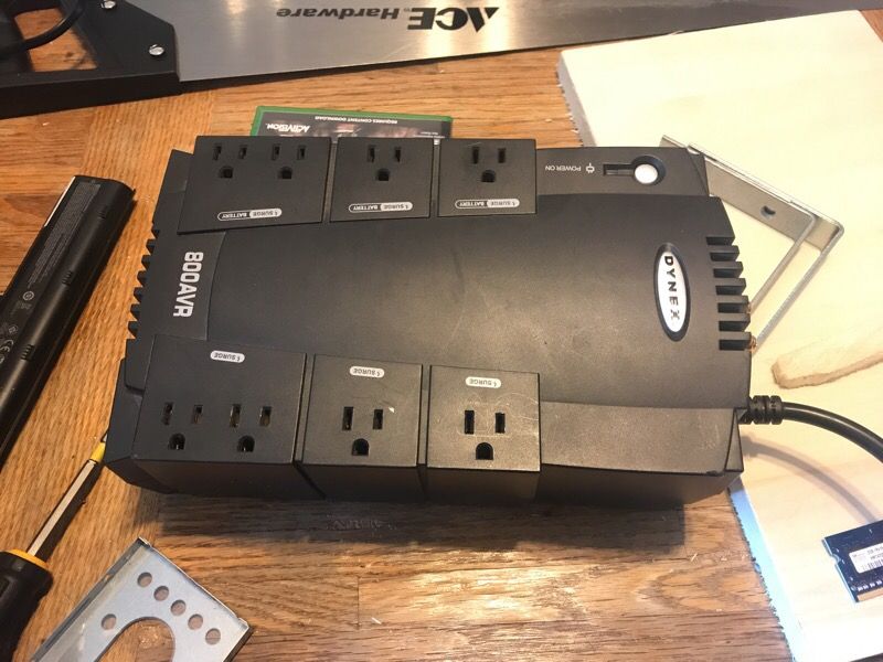 Dynex 800AVR UPS