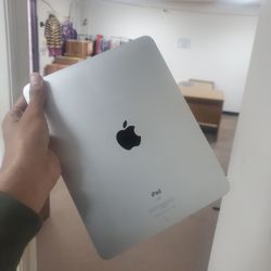 iPad Unlocked With Warranty 