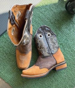Women’s boots size 7