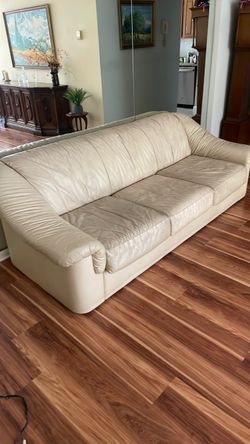 Authentic Italian Leather Sleeper Soda Queen Cream color