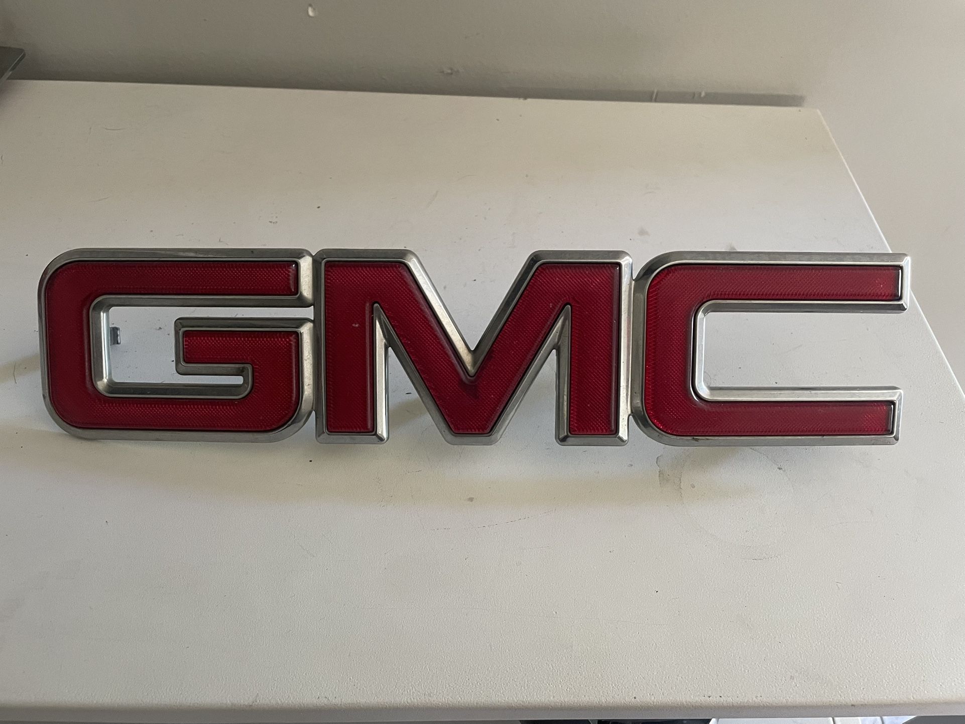 Gmc Sierra Yukon Savana Grille Emblem