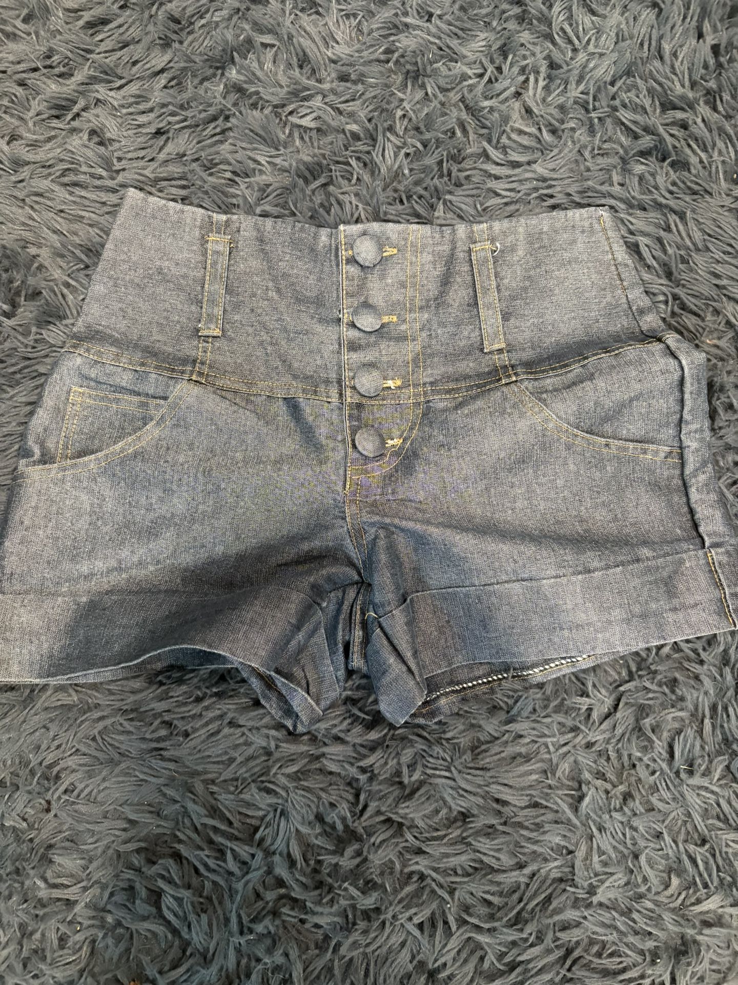 Medium Shorts