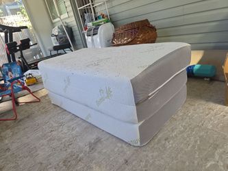 Tri Fold Full size mattress 6 inch memory foam