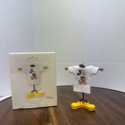 Hallmark Keepsake Disney Mickey Style With A Smile Ornament