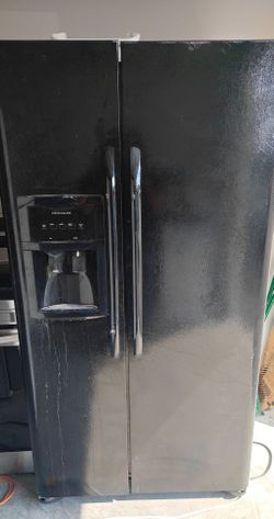 FRIGIDAIRE FRIDGE SIDE BY SIDES