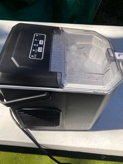 *READ DESCRIPTION* Portable Ice Maker Bullet Style
