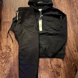 BLACK ESSENTIALS TRACKSUIT