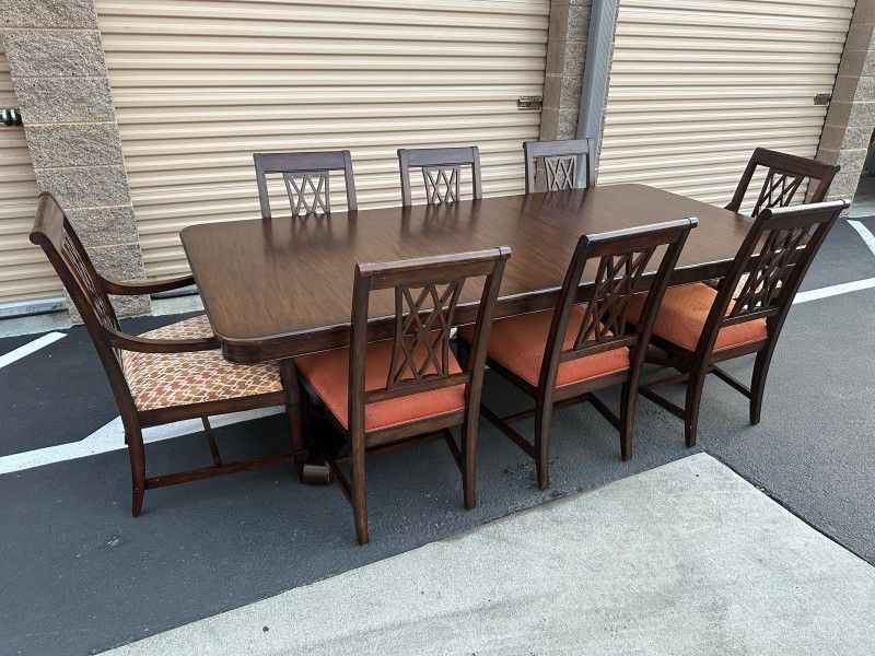 Gorgeous Ethan Allen Dining Table With 8 Chairs/ Hermoso Comedor Con 8 Sillas