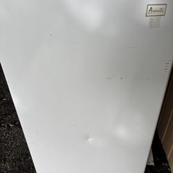 Avanti Mini Fridge Compact Refrigerator
