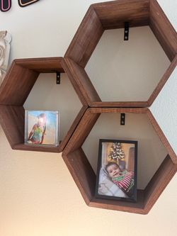 Six hexagonal shelves