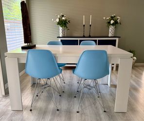Dining table & chairs