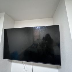 Hisense roku tv 53”