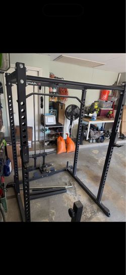 Titan t2 squat rack with pull down pulley