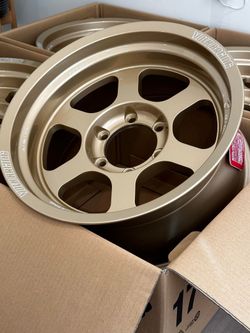 Brand New GOLD 17x8.5 -10 TE37XT