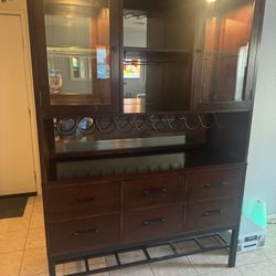 Hutch/China Cabinet 