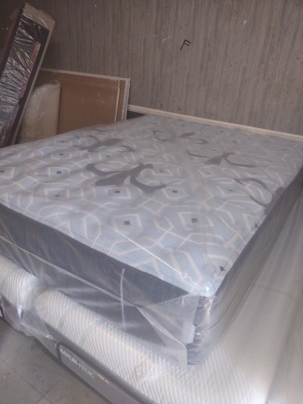 π₯π₯π₯ $999 Stearns And Foster Queen Firm Feeling Mattress 14". $999 π₯π₯π₯