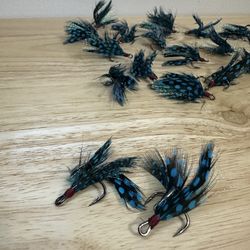 🎣 20-Piece Treble Hook Set – Feathered Handcrafted Lures