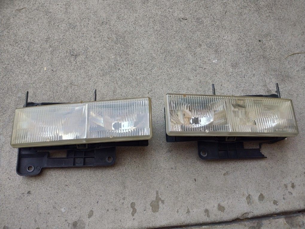 Free Headlamps 2000-2005 Astro/Safari