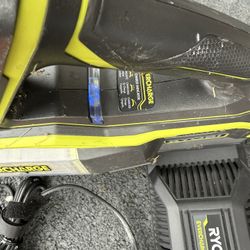 RYOBI GARAGE VAC W/attachments -battery