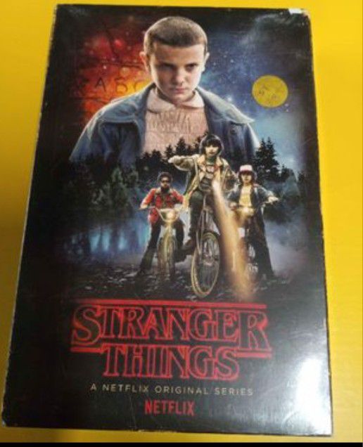 Stranger Things Season 1 Collector's Edition Includes 4-Disc Blu-Ray + DVD Set & Collectible Poster, NEW