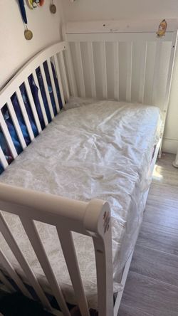Convertible crib, toddler bed, twin bed