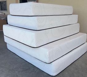White memory foam Queen size mattress set