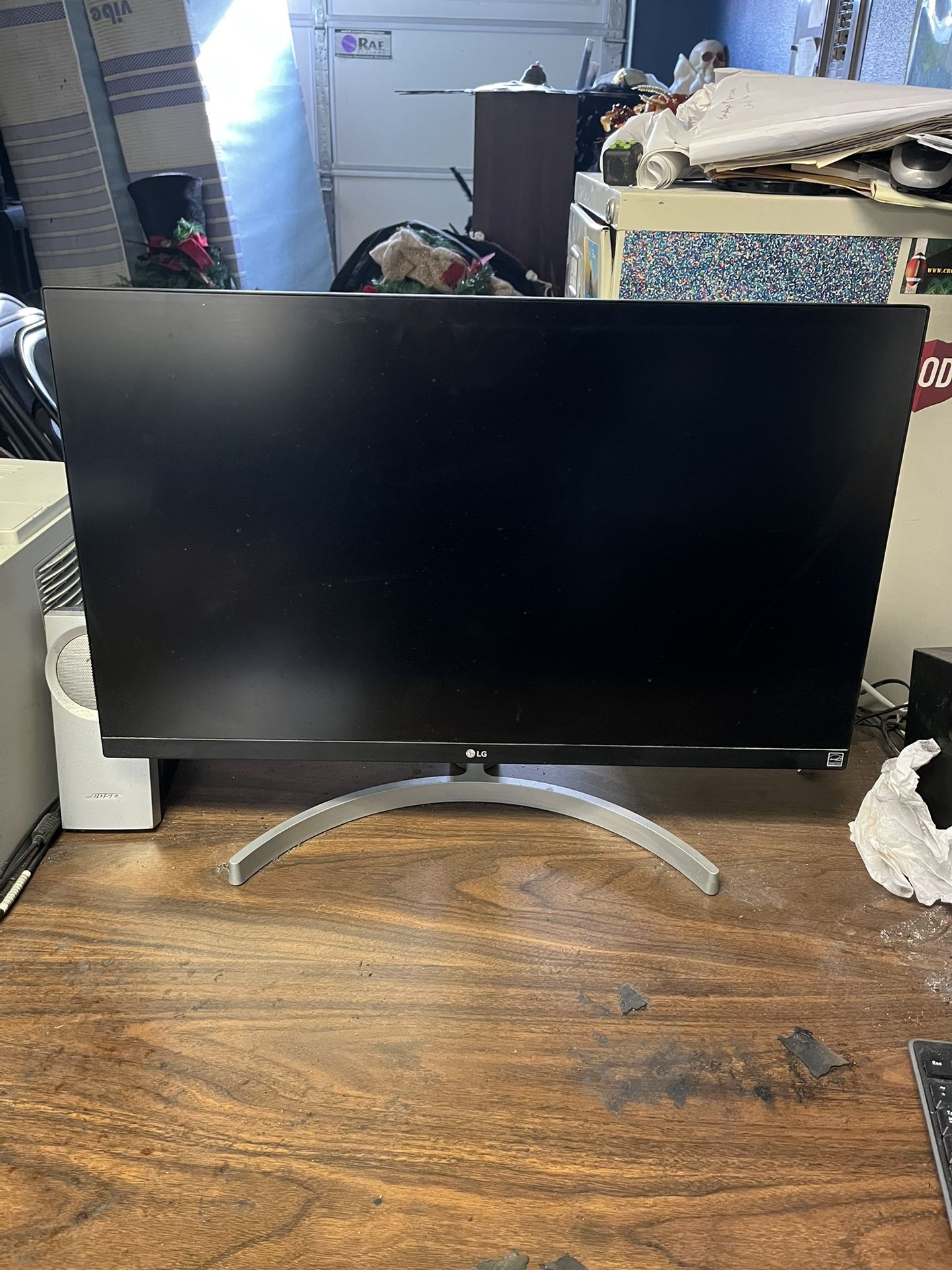 LG - 27UL600-W 27" IPS LED 4K UHD FreeSync Monitor with HDR (DisplayPort, HDMI)