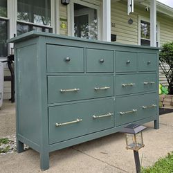 DRESSER GREEN COLOR SOLID WOOD 8 SMOOTH OPENING DRAWERS 