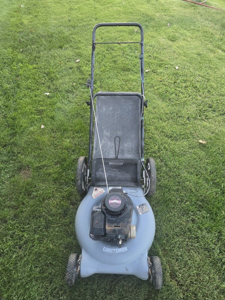 CRAFTSMAN 5.50 HP GAS POWERED PUSH LAWN MOWER