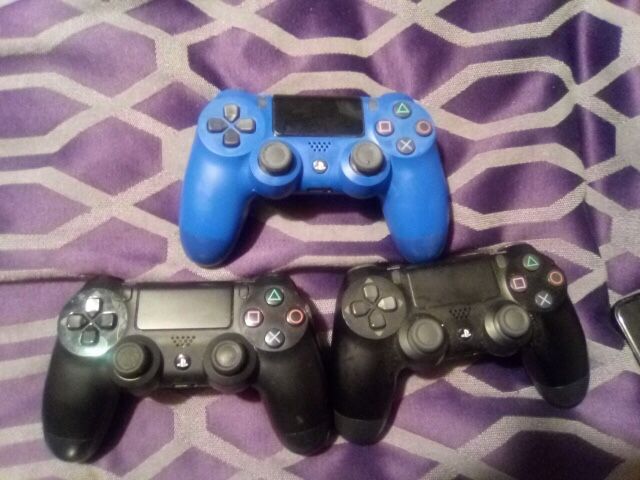 PlayStation controllers. Only one use 3 times..
