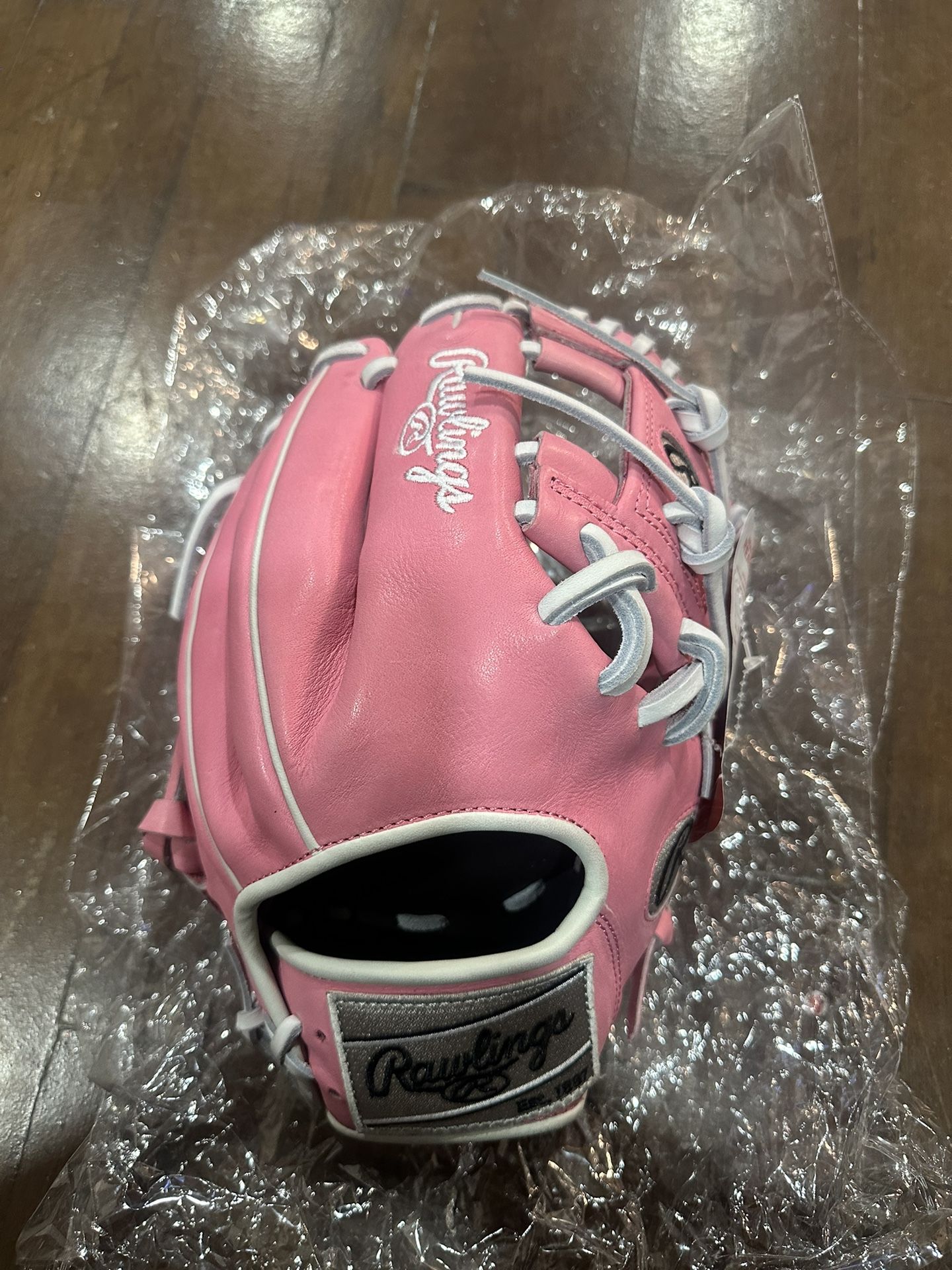 Rawlings Heart Of The Hide Series 11.5” Glove Pink