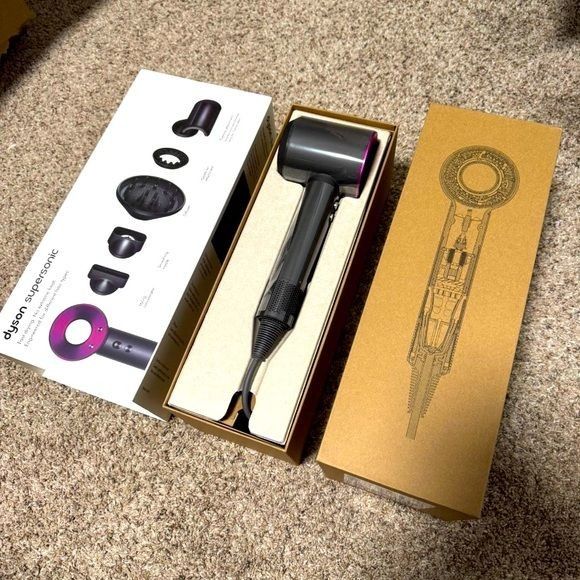 Dyson Supersonic Hair Dryer - BRAND NEW + ALL ATTACHMENTS